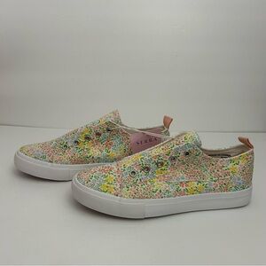 NWT Serra womens canvas sneakers flowers size 7